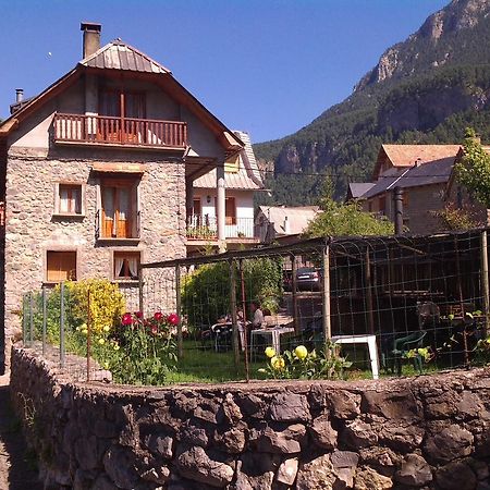 Pension Pallaruelo Saravillo 部屋 写真