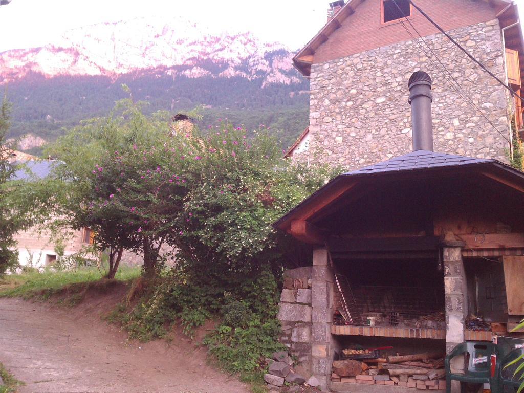 Pension Pallaruelo Saravillo エクステリア 写真